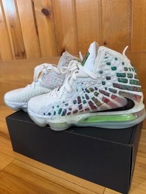 Nike Women’s/Kids LeBron 17 'Air Command Force